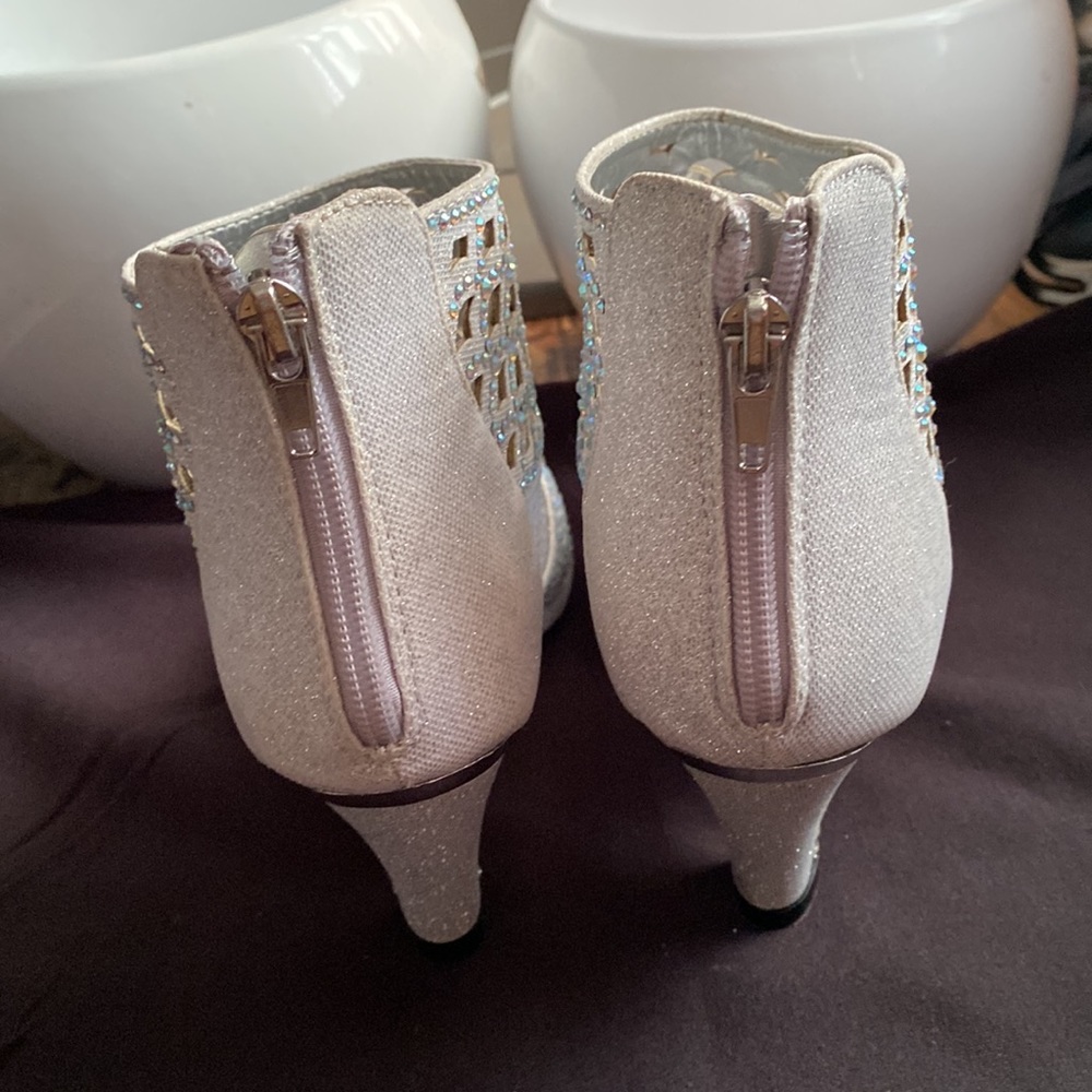 Pierre Dumas silver pee toe shoes - Picture 3 of 12